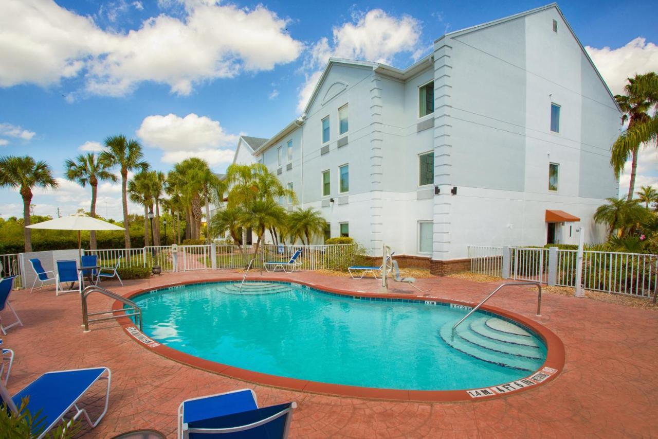 Holiday Inn Express Hotel & Suites Port Charlotte, An Ihg Hotel Exterior photo